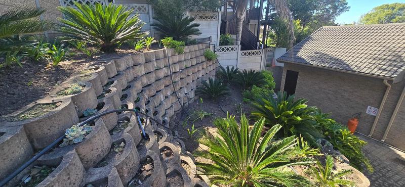 6 Bedroom Property for Sale in Outeniqua Strand Western Cape